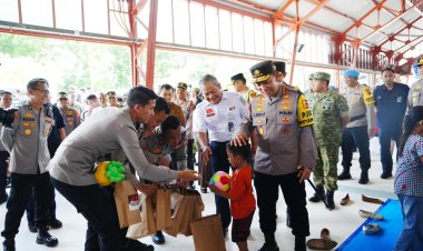 Kapolri Tinjau Kesiapan Pelayanan dan Pengamanan Nataru di Stasiun Tawang Semarang