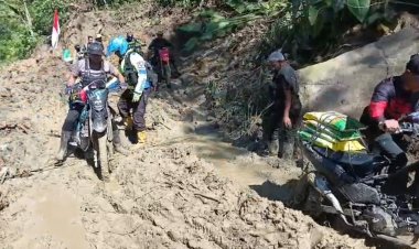 Dari Lumpur dan Bebatuan, Lagi Tim Trail Polres Pidie Lansir Bantuan Sembako Untuk Warga Rusep Antara