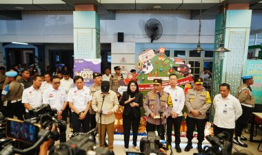 Tinjau Pengamanan Nataru di Stasiun Pasar Senen, Kapolri Ingatkan Kesiapsiagaan Hadapi Potensi Bencana