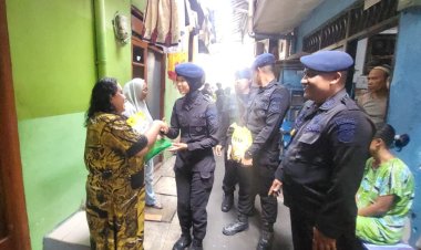 Brimob Polda Metro Jaya Salurkan Bakti Sosial untuk Warga Kebon Sirih