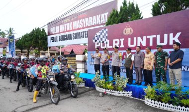 Wakapolri Tinjau Penyaluran Bantuan Polri untuk Warga Terdampak Bencana di Padang Pariaman