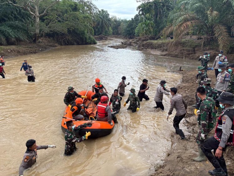 Update Penanganan Bencana Sumbar: Polri Percepat Pencarian dan Identifikasi Jenajah
