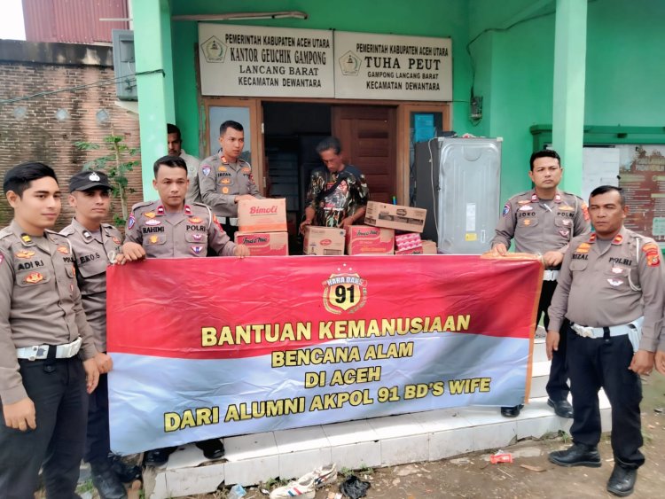 Kasat Lantas Polres Lhokseumawe Salurkan Bantuan Kemanusiaan Alumni Akpol 91 untuk Warga Terdampak Banjir di Lancang Barat