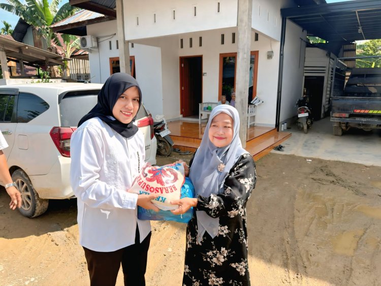 Kasat Intelkam Polres Langsa Salurkan 100 Paket Bansos untuk Purnawirawan Polri dan Warga Terdampak Banjir