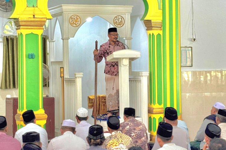 Disela Kunjungan ke Abdya, Haji Uma isi Khutbah Jumat, Ajak Jamaah Perkuat Iman, Sabar, dan Ikhlas