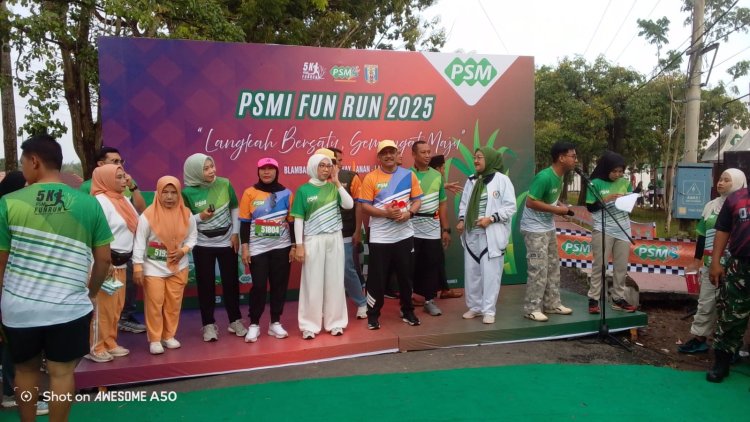 Bupati Ayu Asalasiyah,S.Ked., Lepas Peserta PSMI RUN FUN di Lapangan Korpri Pemda Way Kanan