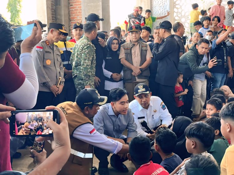 Kapolda Aceh Dampingi Wapres Gibran Tinjau Lokasi Banjir Bandang di Pidie Jaya