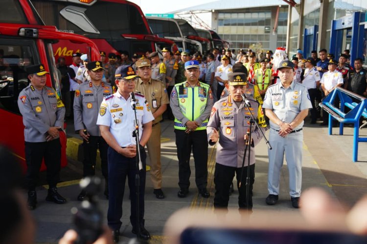 Tinjau Terminal Pulo Gebang, Kapolri Tekankan Utamakan Keselamatan Penumpang! 
