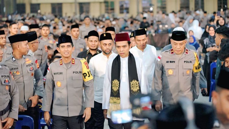 Ustad Abdul Somad Sampaikan Tausiah Trauma Healing di Polda Aceh Melalui Pendekatan Religi