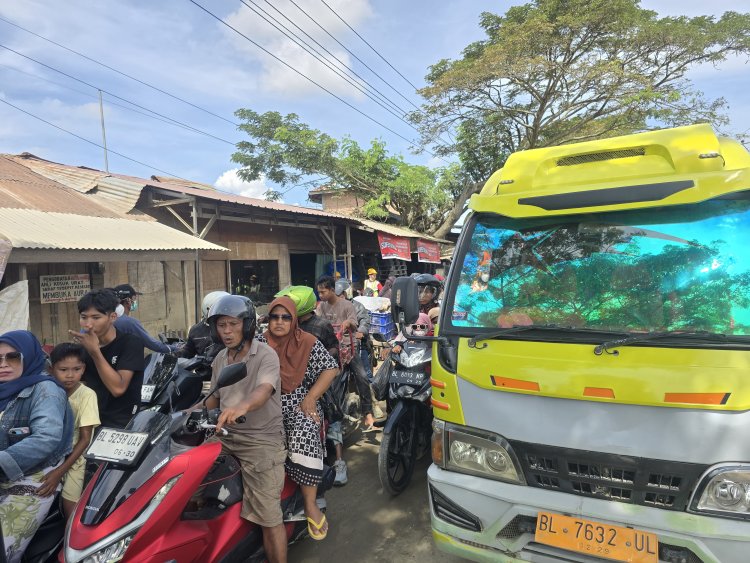 Kacau! Proyek Danantara Korban Banjir di Aceh Tamiang Justru Jadi Biang Kemacetan Puluhan Kilometer