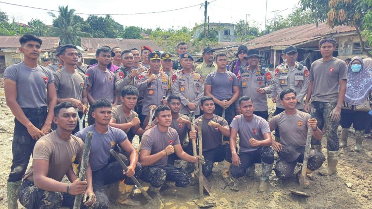 Kapolri Tinjau Aceh Tamiang, Targetkan Sekolah Bisa Segera Beroperasi 