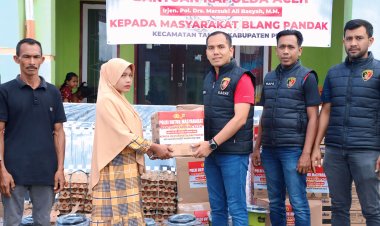 Wujud Kepedulian Kapolda Aceh, Kasat Reskrim Polres Pidie Serahkan Bantuan ke Warga Blang Pandak