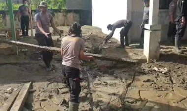 Polri Tegaskan Komitmen Pemulihan Pascabencana, SMA Negeri 1 Peusangan Siap untuk Kegiatan Belajar Mengajar