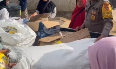 Polri Salurkan Bantuan Sembako untuk Warga Terdampak Banjir Bandang di Gurun Laweh