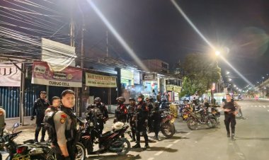 Patroli Brimob Batalyon B Pelopor Bubarkan Aksi Balap Liar di Duren Sawit, Warga Amankan Remaja dan BBM