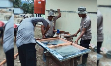 Brimob Hadirkan Sanitasi Layak bagi Korban Banjir di Desa Tolang Julu