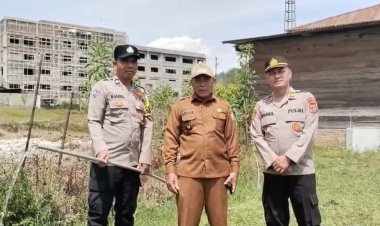 Kapolsek Bebesen Distribusikan dan Pasang Pompa Air Bantuan Polri di Kampung Mongal