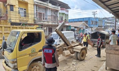 Dari Jalan Tergenang ke Bengkel Perbaikan, Polisi gunakan towing Evakuasi Mobil Warga Pascabanjir