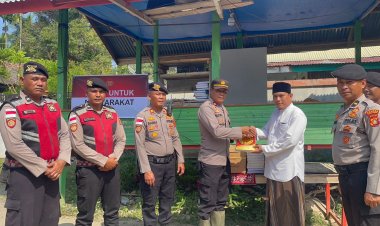 Polri Salurkan Bantuan Al-Qur’an kepada Pesantren Terdampak Banjir