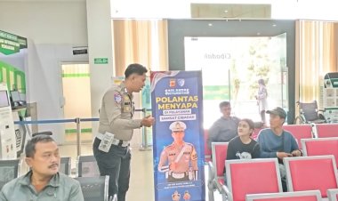 ‎Upaya Mendekatkan Pelayanan, Satlantas Polres Sukabumi Gelar Program Polantas Menyapa di Samsat Cibadak