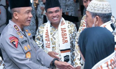 ‎Kapolda Jabar Irjen Pol. Dr. Rudi Setiawan Memimpin Pelepasan Jamaah Umroh di Masjid Al-Amman
