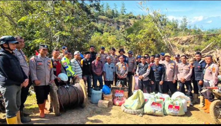Tembus Medan Sulit, Polres Aceh Tengah Distribusikan Sembako dan Sling Baja ke Kemukiman Jamat