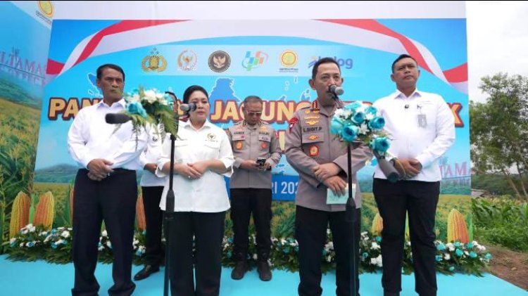 Kapolri-Ketua Komisi IV Panen Raya Jagung di Bekasi, Komitmen Dukung Ketahanan Pangan 