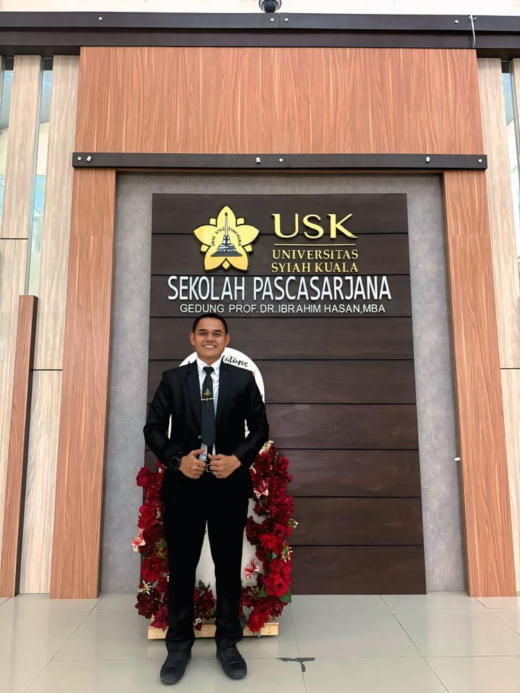 Berprestasi di Tengah Tugas Negara, AKP Dr. Bustani Raih Gelar Magister Ilmu Kebencanaan Cumlaude