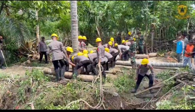 Brimob Polda Sulteng Bangun Jembatan Sementara Penghubung Wani 3–Labuan Kungguma