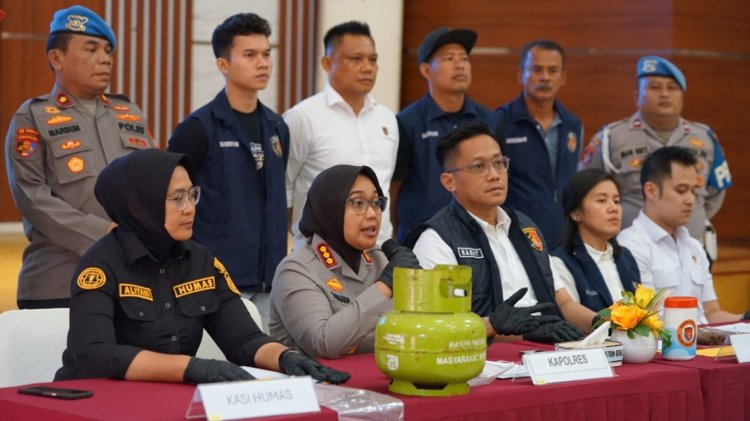‎Polres Metro Bekasi Ungkap Praktik Kecurangan Pengoplosan Gas LPG