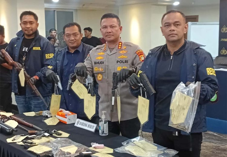 ‎Sindikat Jual Beli Senpi Ilegal Berbasis "HOME INDUSTRY" Dibongkar Resmob Polda Metro Jaya