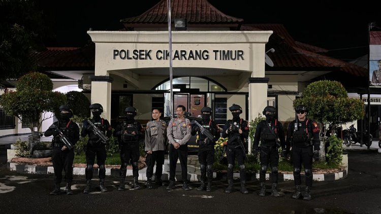 ‎Jaga Kondusifitas Malam, Brimob Batalyon D Intensifkan Patroli Antisipasi Tawuran dan Balap Liar di Kabupaten Bekasi