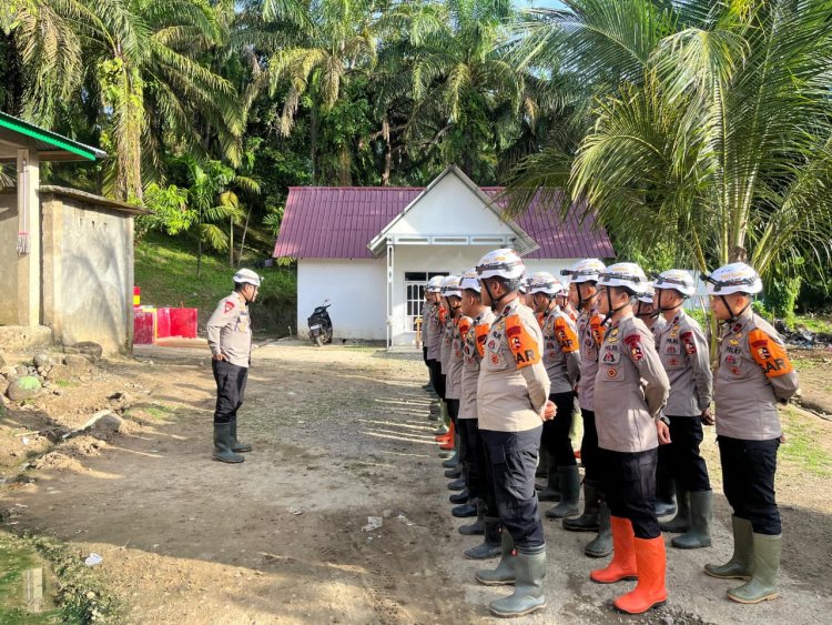 Tim SAR Resimen II Pas Pelopor Normalisasi Sungai dan Dukung Pembangunan Huntara di Agam
