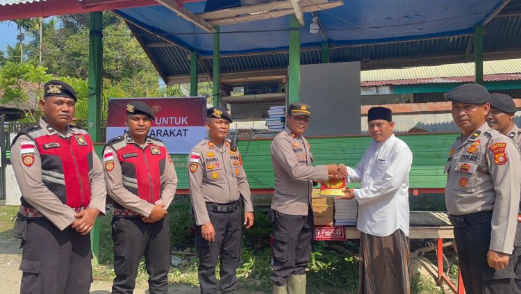 Polri Salurkan Bantuan Al-Qur’an kepada Pesantren Terdampak Banjir