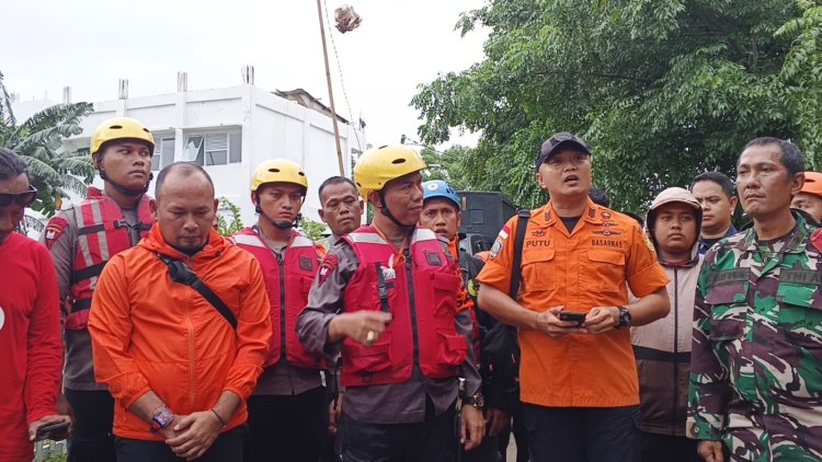 ‎Tim SAR Batalyon D Pelopor Brimob Evakuasi Warga dan Temukan Korban Tenggelam di Tambun Bekasi