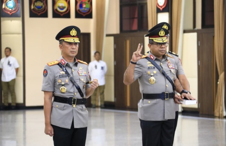‎Kapolri Pimpin Sertijab Sejumlah Pejabat Utama dan Kapolda, Salah Satunya Irjen Pol Sandi Nugroho