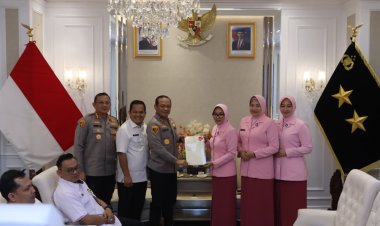 Kapolda Metro Jaya Terima Sertifikat Tanah SD Bhayangkari dari BPN Jakarta Utara