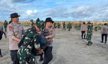 Polda Bali bersama TNI dan Masyarakat Gelar Karya Bakti Pembersihan Pantai Kedonganan dan Kuta