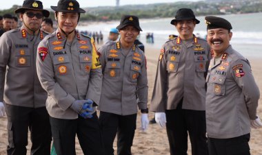 Kapolda Bali dan 5.000 Relawan Satukan Langkah Bersihkan Pantai Kedonganan