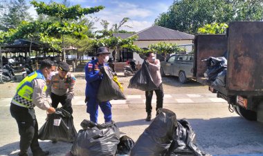 Bersama Stakeholder, Kapolres Aceh Barat Pimpin Gerakan Bersih Pesisir Meuseraya Laot