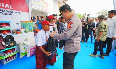 ‎Tinjau Hunian Sementara Korban Bencana di Tapteng, Kapolri-Ketua Komisi IV Salurkan 16 Truk Bantuan Kemanusiaan