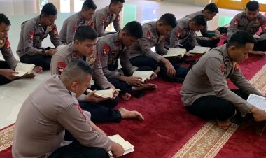 *Perkuat Keimanan dan Kebersamaan, Personel Batalyon D Pelopor Gelar Tadarus Al-Qur’an*