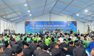 ‎Kompi 4 Batalyon D Pelopor Laksanakan Buka Puasa Bersama dan Tarawih Keliling di Polda Metro Jaya