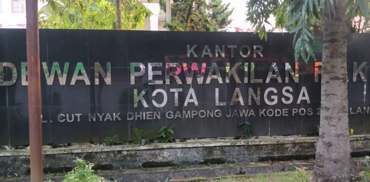 DPRK Diminta Bersuara, Walikota Langsa Bongkar Lapak Pedagang Buah Tanpa Solusi