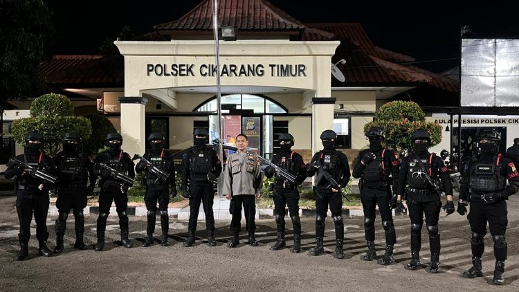 ‎Patroli Brimob Antisipasi Tawuran dan Balap Liar di Wilayah Kabupaten Bekasi