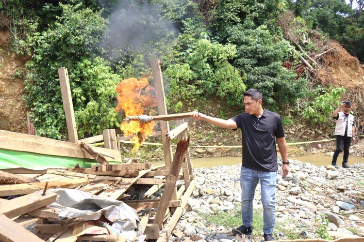Polda Aceh-Polres Aceh Besar Tertibkan Tambang Emas Ilegal di Pegunungan Siron, Fasilitas PETI Dimusnahkan