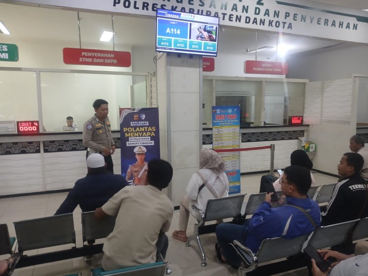 Satlantas Polres Sukabumi Hadirkan Inovasi Pelayanan Publik "Polantas Menyapa" Kepada Wajib Pajak di Samsat Cibadak dan Plara