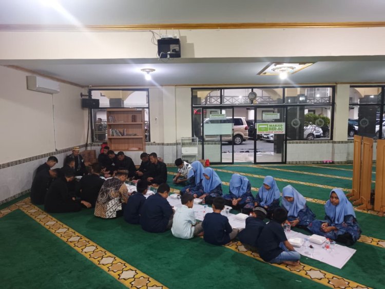 Brimob Metro Jaya Tebar Kepedulian, Gelar Buka Puasa Bersama dan Santunan Anak Yatim
