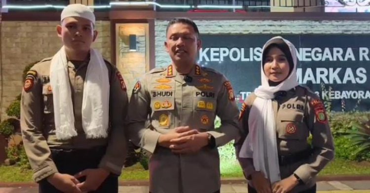 Aksi Penyampaian Pendapat di Mabes Polri; Mahasiswi Berjaket Kuning Ambil dan Coret Kain Penutup Kepala Polwan