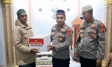 Safari Ramadhan di Lut Kucak, Kapolres Bener Meriah Tarawih Bersama Warga dan Salurkan Bansos